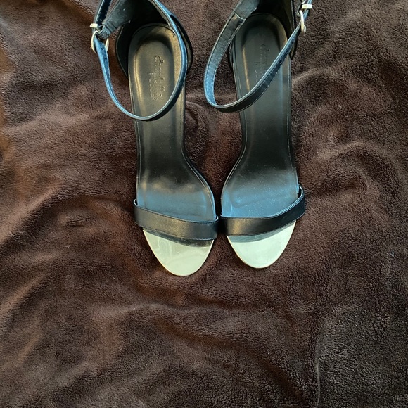 Heels - Picture 2 of 2